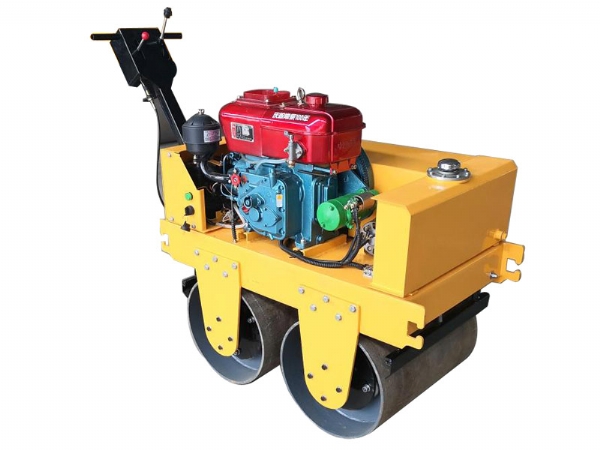 使用「小型壓路機壓路」對路面有什么影響