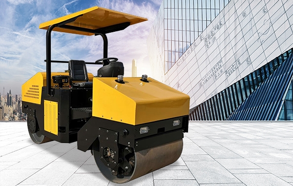 「小型壓路機」發動機的工作原理及保養的重要性